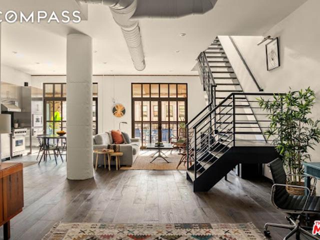Apartment for sale in Canoga Park, California