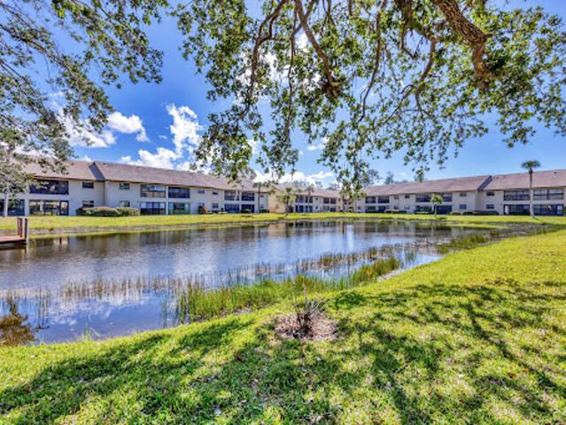 Apartment for sale in Canoga Park, California