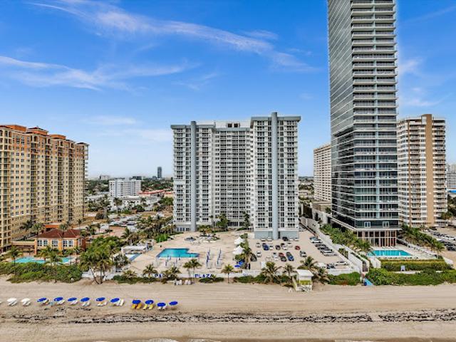 Apartment for sale in Hallandale, Florida