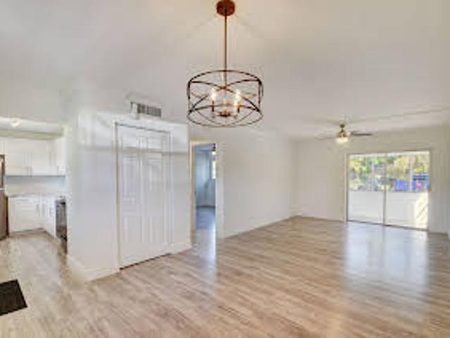 Apartment for sale in Palm Springs