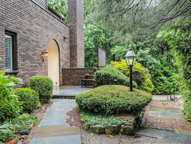 Apartment for sale in New Canaan, Connecticut