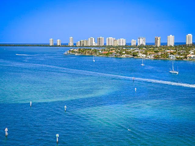 Apartment for sale in Riviera Beach, Florida