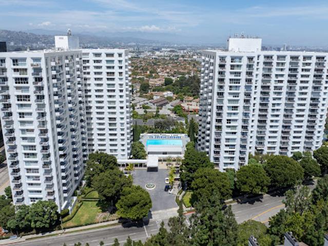 Apartment for sale in Canoga Park, California