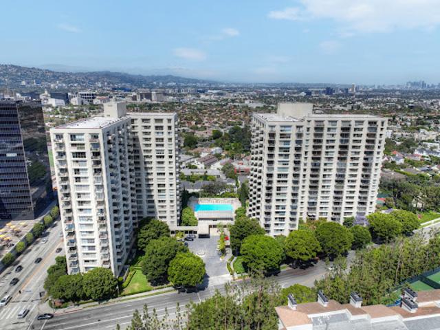 Apartment for sale in Canoga Park, California