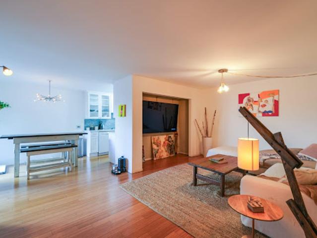 Apartment for sale in Canoga Park, California