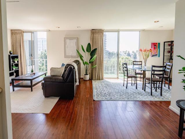 Apartment for sale in Canoga Park, California