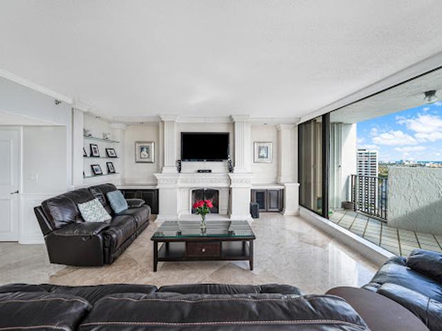 Apartment for sale in Hallandale, Florida