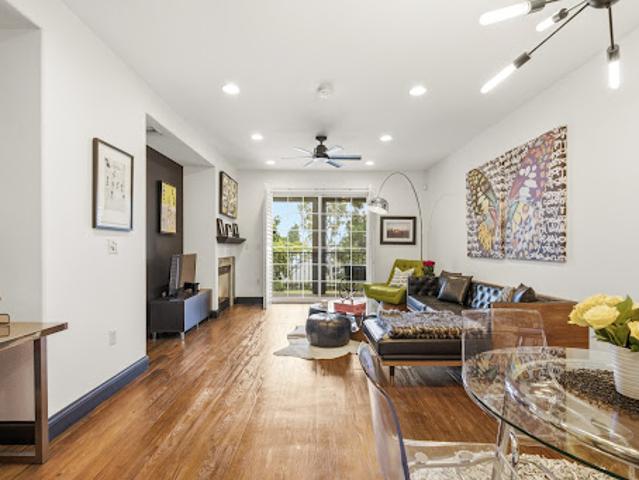 Apartment for sale in Canoga Park, California