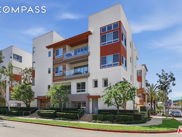 Apartment for sale in Canoga Park, California