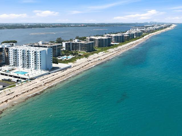 Apartment for sale in Palm Beach, Florida
