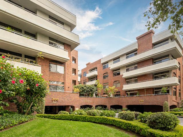 Apartment for sale in Beverly Hills, California