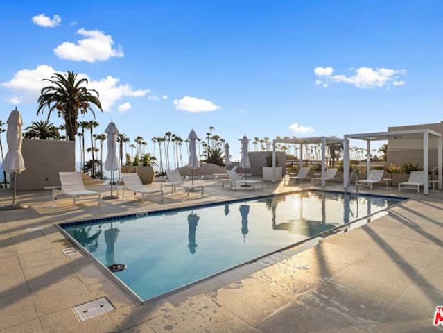 Apartment for sale in Santa Monica, California