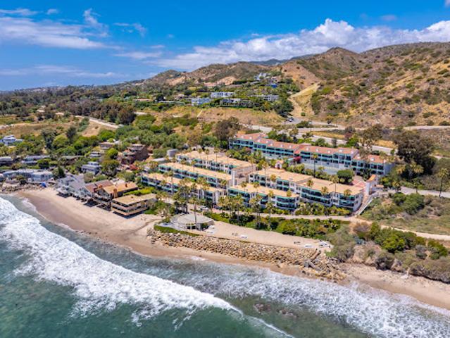 Apartment for sale in Malibu, California
