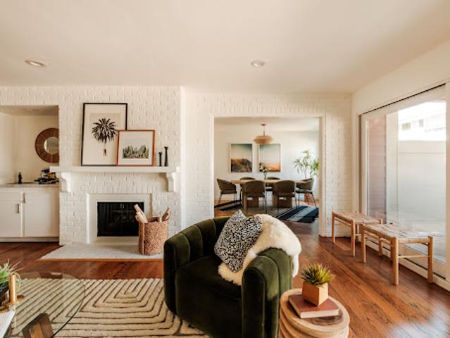 Apartment for sale in Canoga Park, California
