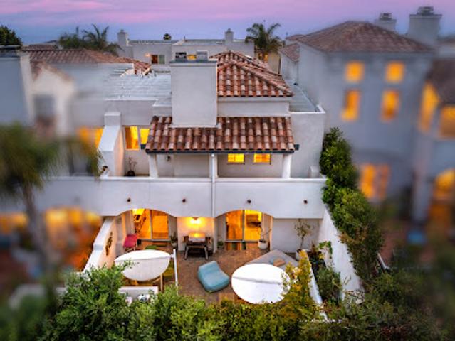 Apartment for sale in Malibu, California