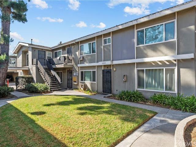 Apartment for sale in Canoga Park, California