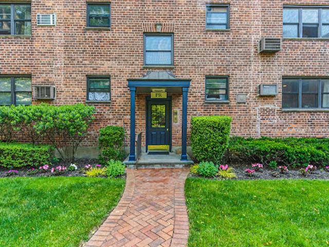 Apartment for sale in Great Neck