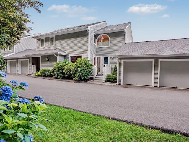 Apartment for sale in Wilton, Connecticut