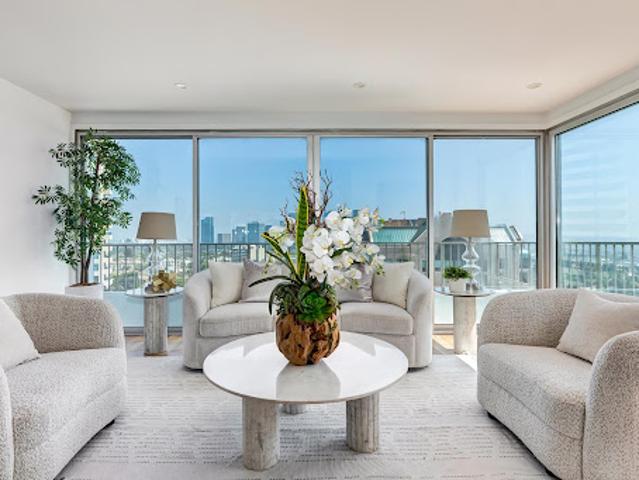 Apartment for sale in Canoga Park, California