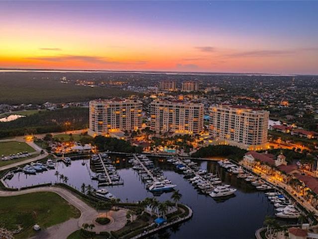 Apartment for sale in Cape Coral, Florida