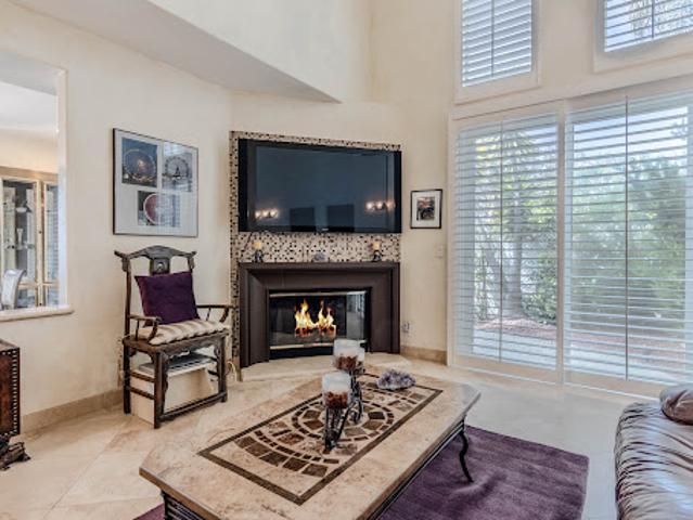 Apartment for sale in Malibu, California