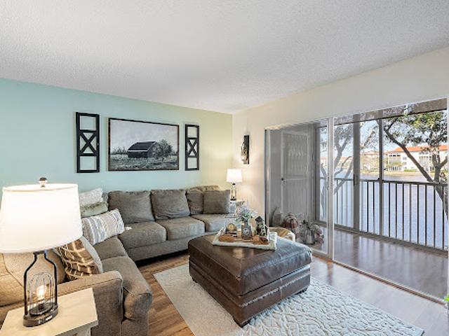 Apartment for sale in Pembroke Pines, Florida