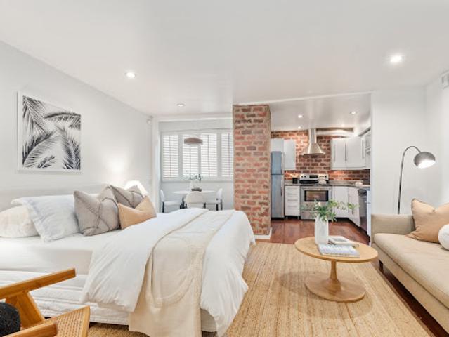 Apartment for sale in Canoga Park, California