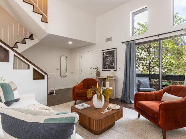 Apartment for sale in Canoga Park, California