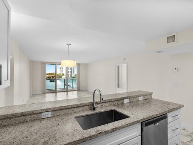 Apartment for sale in Hollywood, Florida