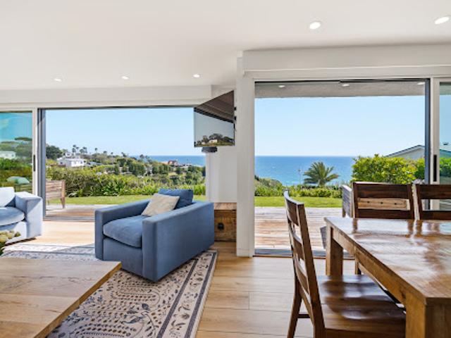 Apartment for sale in Malibu, California