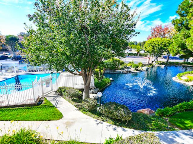 Apartment for sale in Huntington Beach, California