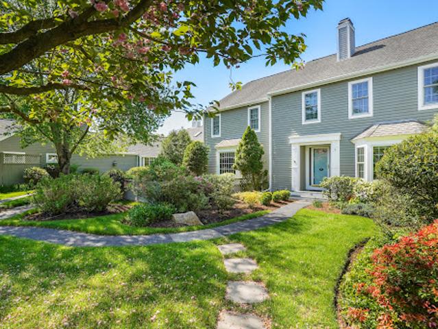Apartment for sale in Hingham, Massachusetts