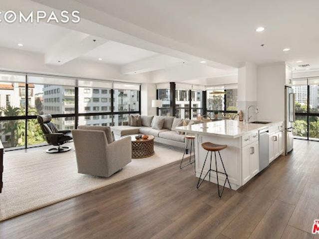 Apartment for sale in Canoga Park, California