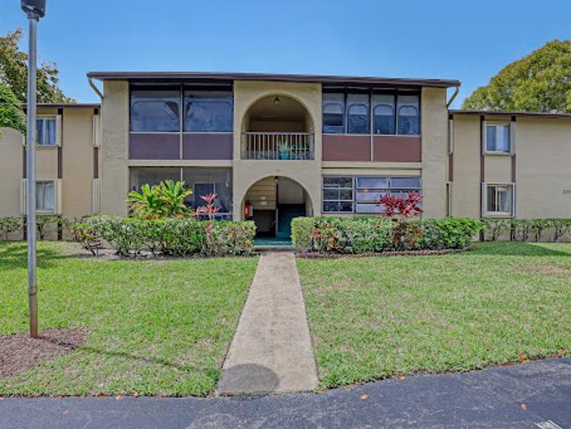 Apartment for sale in Greenacres, Florida