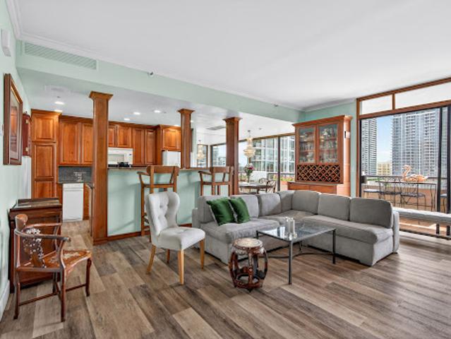 Apartment for sale in Canoga Park, California