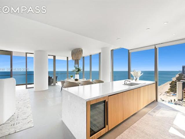 Apartment for sale in Hallandale, Florida