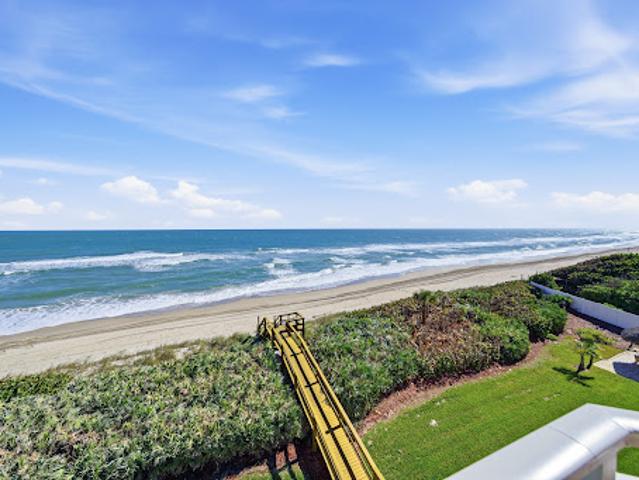 Apartment for sale in Melbourne Beach, Florida