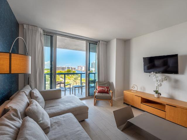 Apartment for sale in Hallandale, Florida