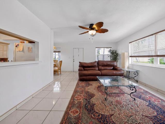 Apartment for sale in Hollywood, Florida