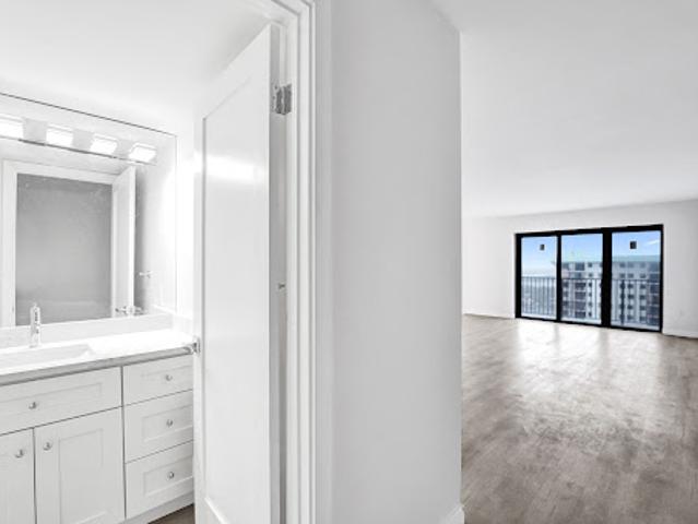 Apartment for sale in Hollywood, Florida