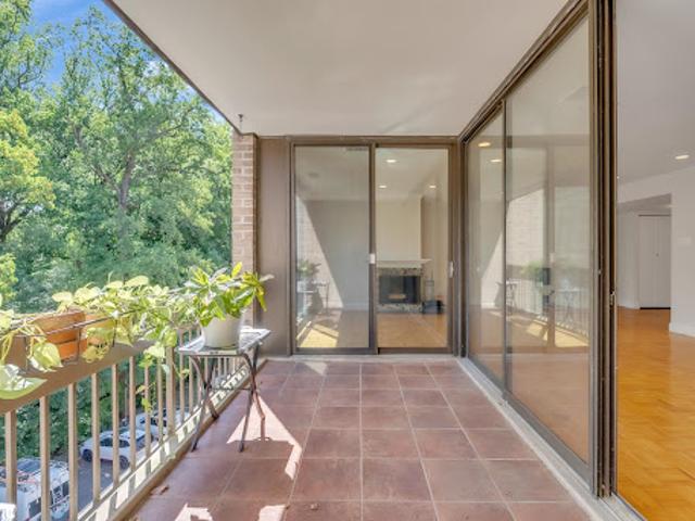 Apartment for sale in Bethesda, Maryland