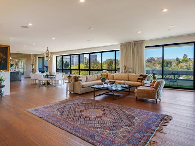Apartment for sale in Canoga Park, California