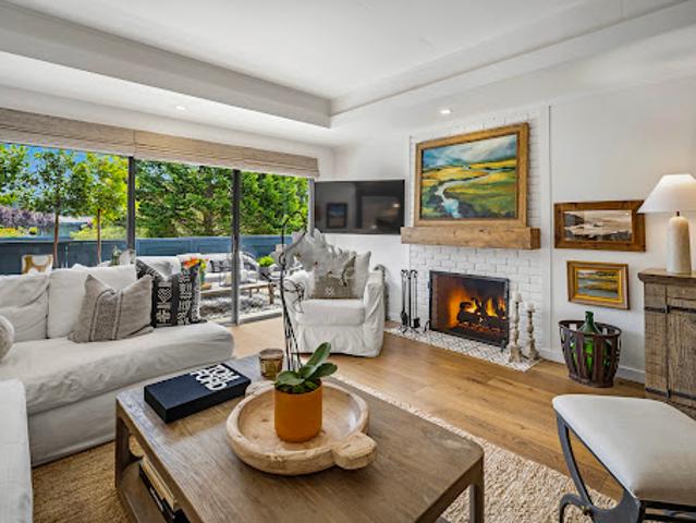 Apartment for sale in Carmel, California