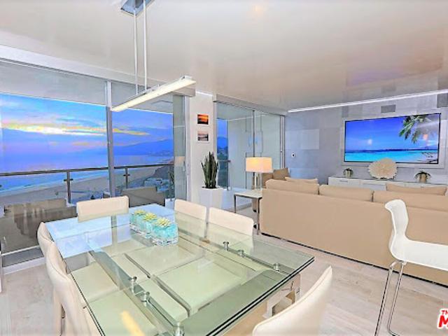 Apartment for sale in Santa Monica, California