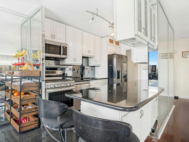 Apartment for sale in Fort Lee, New Jersey