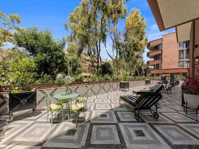 Apartment for sale in Beverly Hills, California