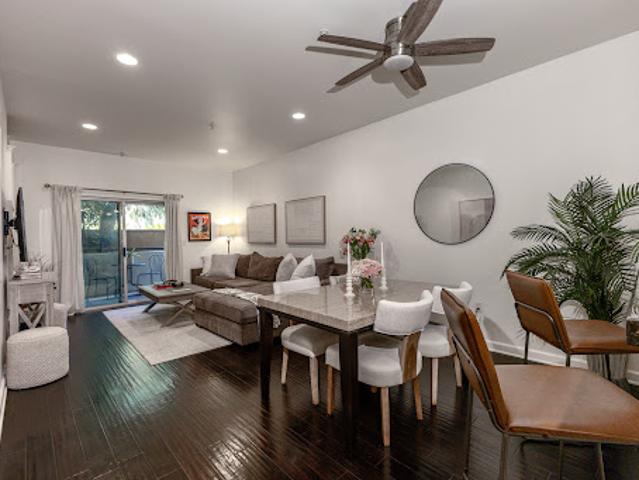 Apartment for sale in Canoga Park, California