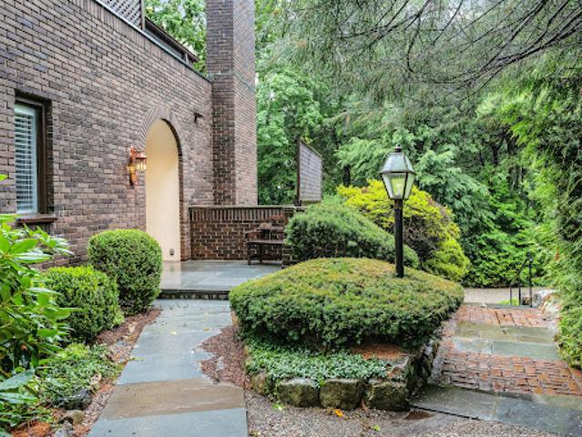 Apartment for sale in New Canaan, Connecticut