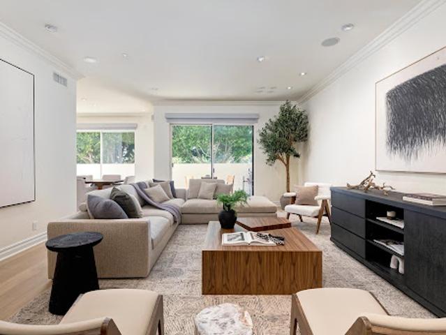Apartment for sale in Canoga Park, California
