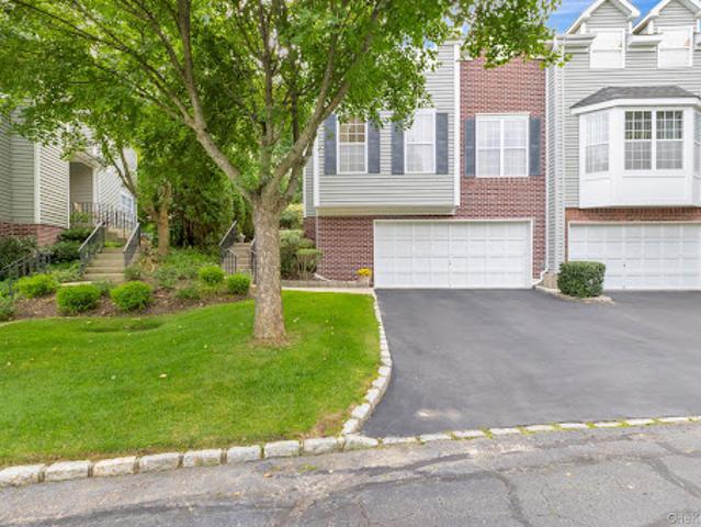 Apartment for sale in Smithtown, New York